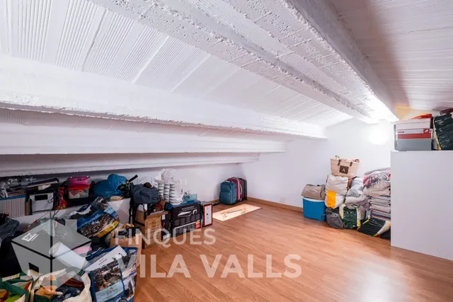 Casa esquinera con jardín privado y estilo inigualable — 27
