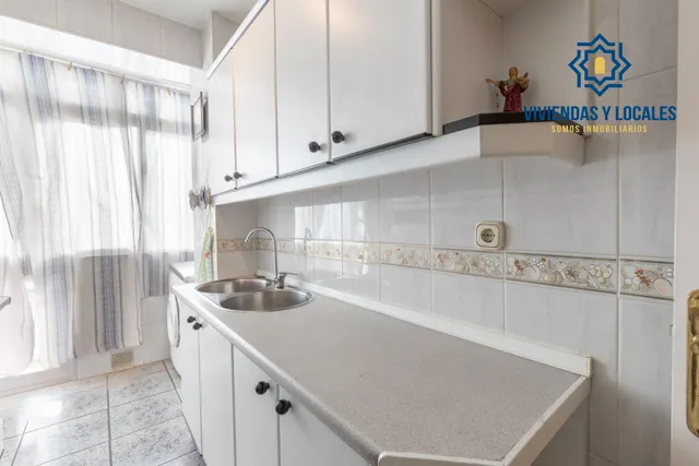 Piso 3 habitaciones en Calle Santa Margarita, junto Cmno. Bajo de Huétor — 23