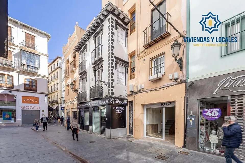 Edificio junto a Plaza Bib-rambla.