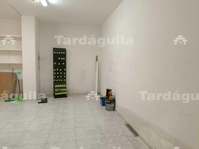 LOCAL A nivel DE CALLE EN LA AVENIDA CAMPOAMOR — 10