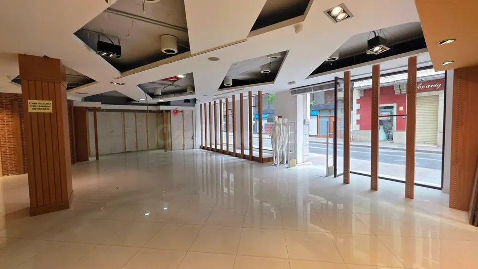 ¡Tu Oportunidad Comercial en el Corazón de Elche! ️✨