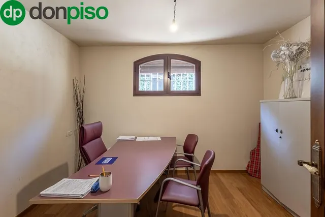 INCREÍBLE CHALET INDEPENDIENTE EN ZONA PRIVILEGIADA — 29