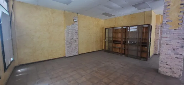 SE VENDE LOCAL COMERCIAL A 2 CALLES, CHAFLÁN EN ARQUITECTO VANDELVIRA. CON MULTITUD DE POSIBILIDADES — 15