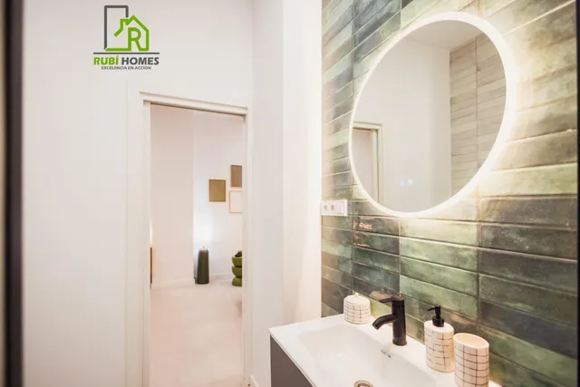 Tu refugio de diseño en el corazón de Granada: Estilo, practicidad y comodidad a pie de calle. — 12