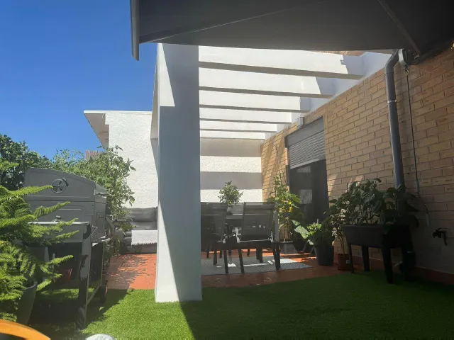Ático orientado al sur con vistas al mar y amplia terraza en el centro de Torrevieja — 34