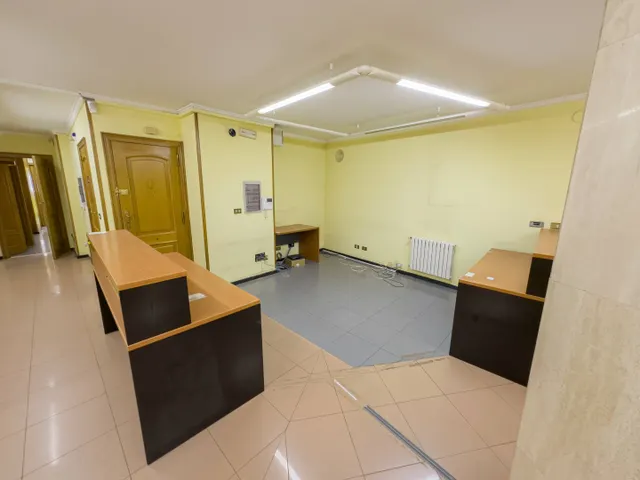 Primera Planta en Venta en Calle de la Reina — 23
