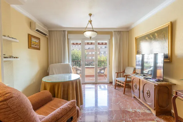 Amplio piso de 4 dormitorios en la prestigiosa urbanización Las Brisas – La Chana — 3