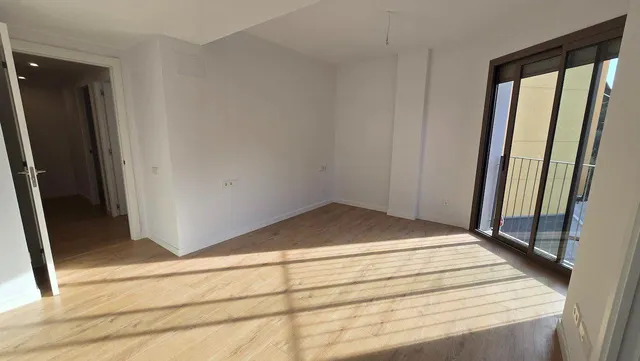 Piso nuevo a estrenar, con terraza, pk, trastero, ascensor y patio comunitario. Súper céntrico. — 15