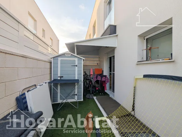 ¡Precioso Chalet! Seminuevo, amplio y luminoso, con piscina privada, garaje y jardín — 41