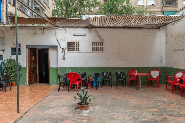 AMPLIO LOCAL CON TERRAZA Y MULTIPLES POSIBILIDADES!!!!!!!!!! — 3