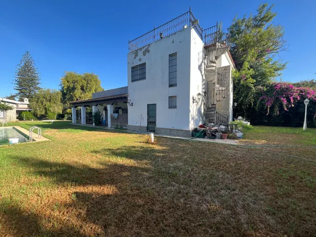 GRAN CHOLLO-FINCA URBANA DE 2600 METROS CON GRAN CHALET , DOS  VIVIENDAS,  TRASTERO Y PISCINA — 4