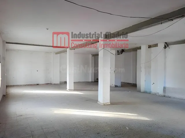 Local diáfano de 240 m2 en venta en Campo Real con posibilid - foto 3