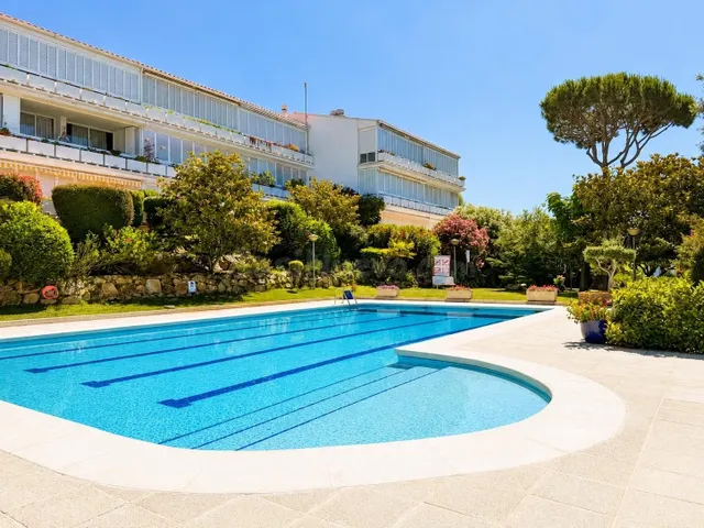 CASA ADOSADA ESQUINERA CON LICENCIA TURÍSTICA EN PLATJA D’AR - foto 4