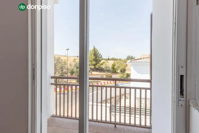 FANTÁSTICO TRÍPLEX EN CÁJAR: UNA VIVIENDA LLEVA DE AMPLITUD Y LUMINOSIDAD — 34