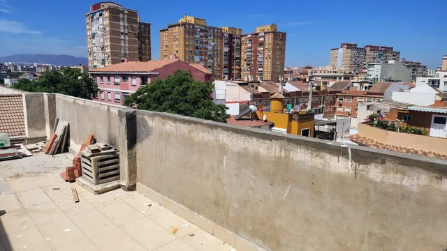 Edificio en Huelin tocando la playa con Inversión — 21
