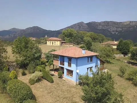 Casa con terreno en Peruyes, Cangas de Onís