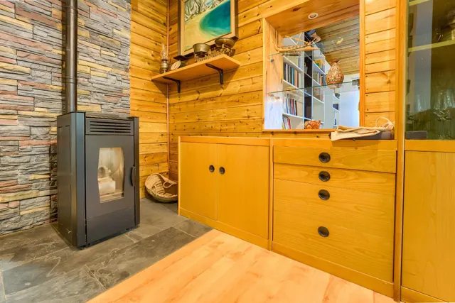 Chalet independiente de una planta con apartamento, piscina y parcela urbana de 2.800 m2 — 21