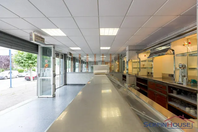Local comercial 143m² en venta - EVER — 17