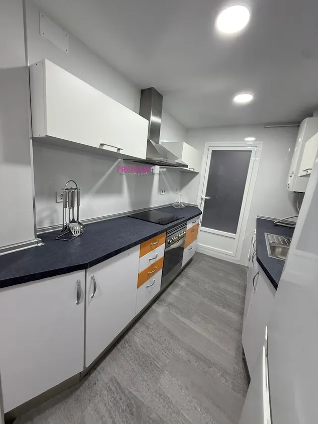 PISO REFORMADO EN ALQUILER CON 3 DORMITORIOS Y ASCENSOR !!! — 25