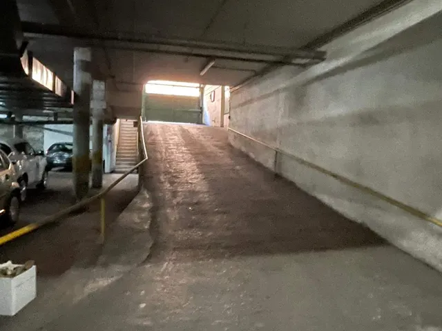 OLVÍDATE DE DAR VUELTAS: PLAZA DE GARAJE AMPLIA EN PARQUE DE VALENCIA — 4