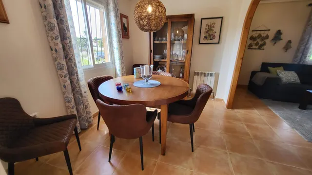Chalet esquina de 3 Dormitorios y 3 Baños en parcela grande arreglada de 600m2 con piscina y garaje privado — 40