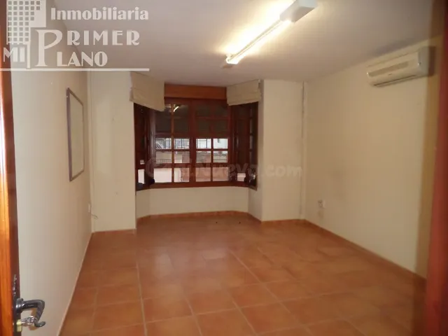 LOCAL COMERCIAL EN CALLE D. VICTOR EN VENTA Y ALQUILER