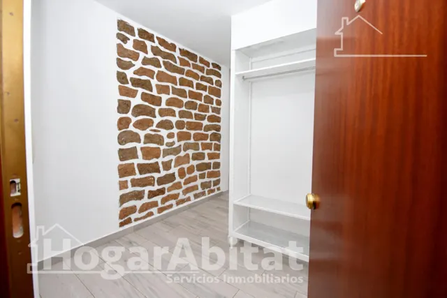 Exclusiva ubicación junto a la playa en este piso reformado con amplio balcón y ascensor en la Malvarrosa — 32