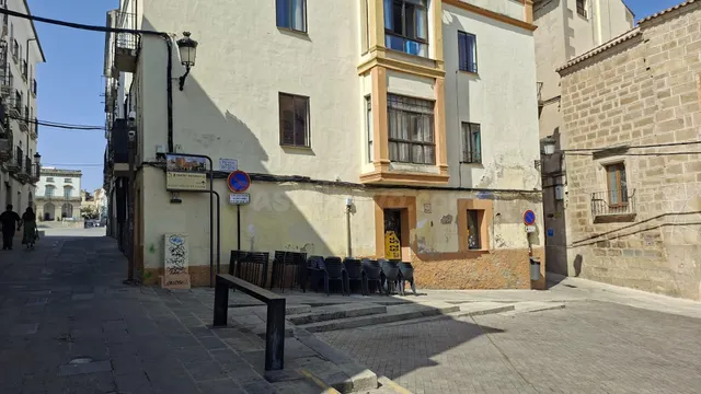 Local plaza mayor — 4