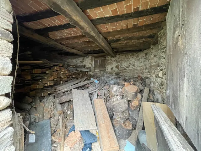 SE VENDE CASA EN CORULLÓN — 39