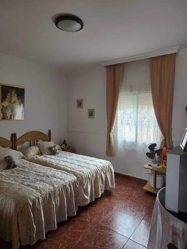 Parcela con casa en la zona de cuevas bajas — 9