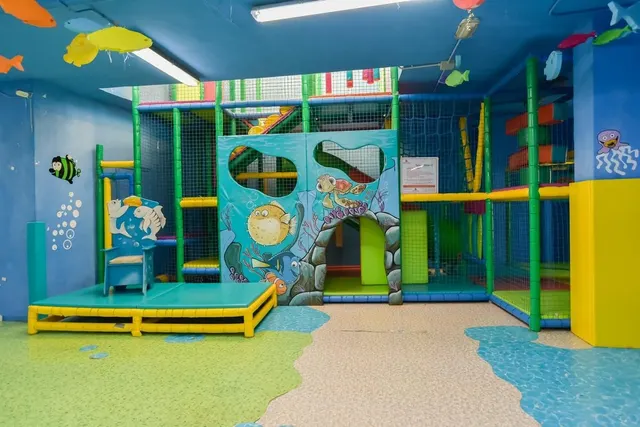 Local comercial 300m² en venta - LA PUNTICA — 14