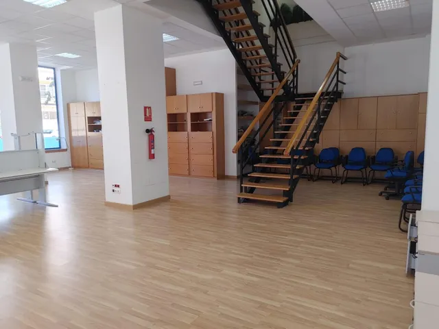 Local comercial 389m² en venta - Santa Margarita-Los Puentes — 31