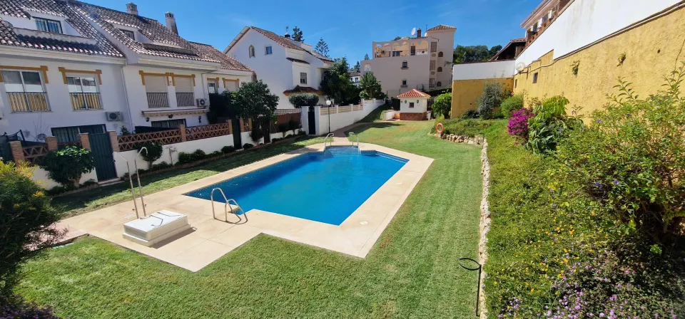 CASA PAREADA EN LA SIERREZUELA