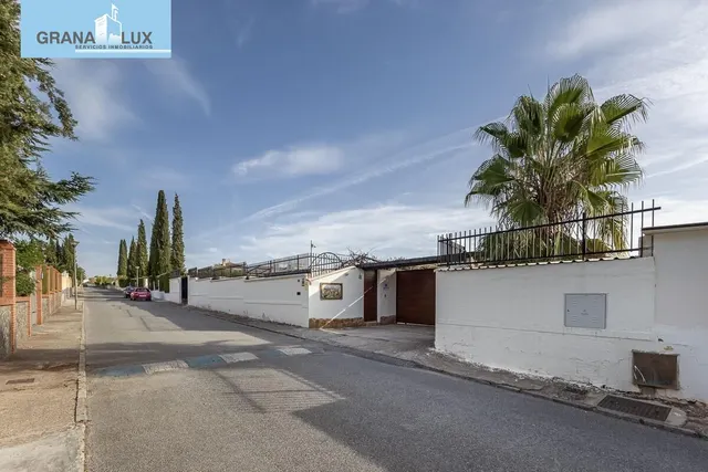 Chalet independiente con pozo propio y placas solares — 24