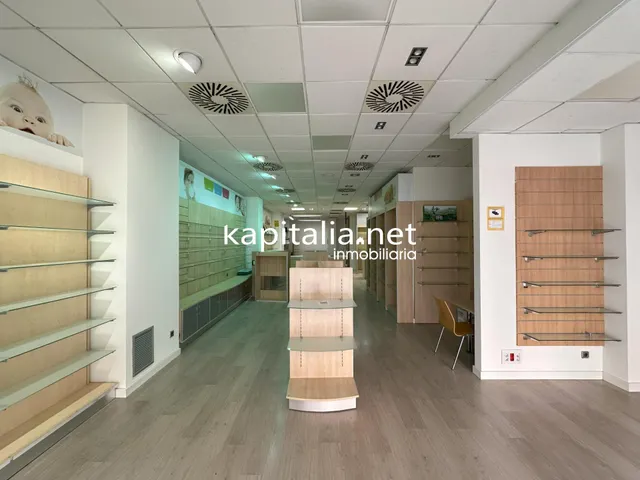LOCAL EN CALLE PRINCIPAL DE ONTINYENT EN ALQUILER — 2