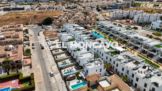 Maravilloso chalet independiente con piscina privada a 800m  - foto 3