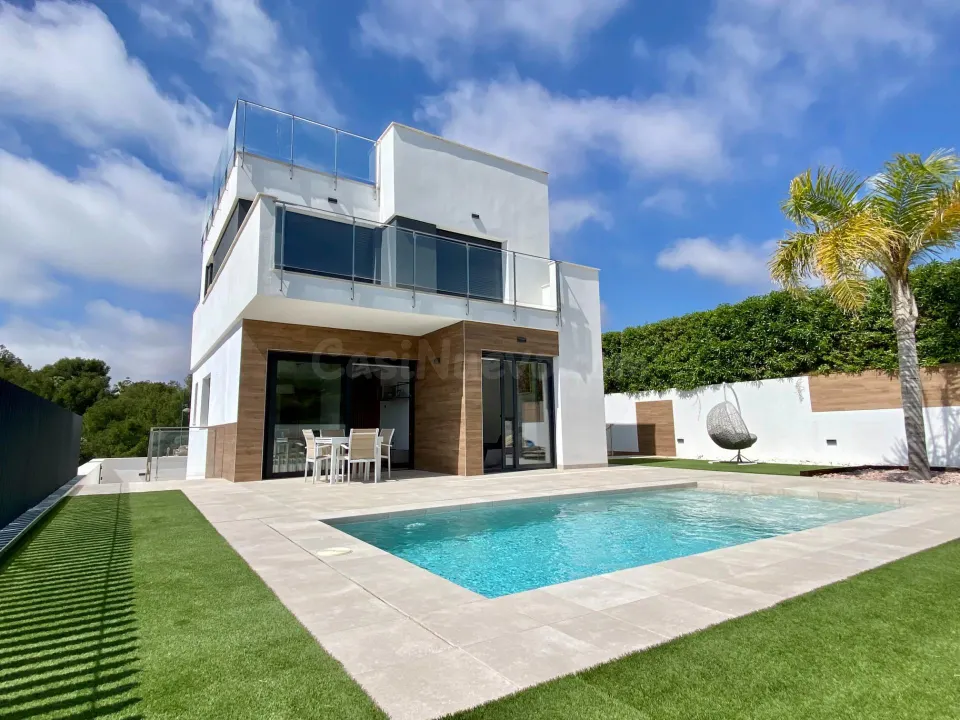 CHALET DE LUJO CON PISCINA, VISTAS AL MAR Y SOLÁRIUM PRIVADO