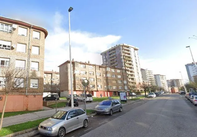 SE VENDE piso OKUPA en C Cardenal Herrera Oria 841 de Santan - foto 4