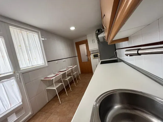 Se alquila habitación con baño privado en C/ Rosa García Ascot 550€- 1 de Noviembre — 10