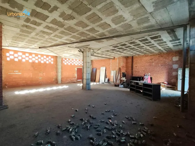 LOCAL EN BRUTO TOTALMENTE DIAFANO CON UN AMPLIO PATIO IDEAL  - foto 5