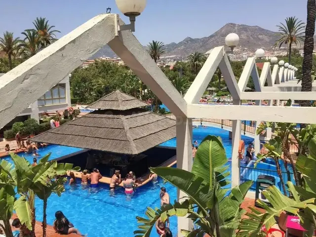 OPORTUNIDAD EN BENALBEACH — 2