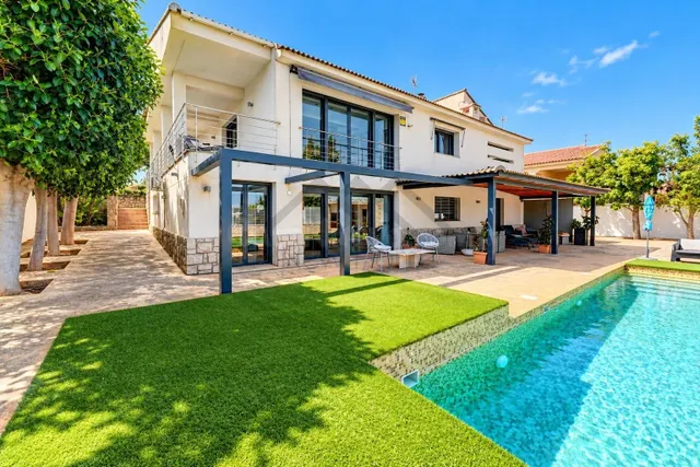 VILLA DE 547 M2 EN MONTECOLORADO: DOS VIVIENDAS, PISCINA, PI - foto 4