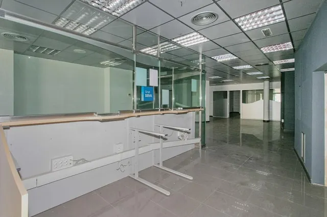 Local comercial 314m² en venta - Cataluña — 12