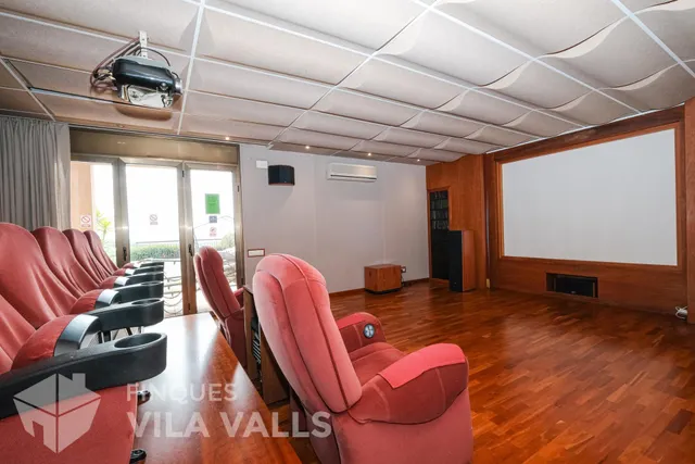 Villa de lujo con piscinas y finca de 6 ha en Sant Feliu de Codines — 13