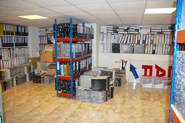 Dos locales comerciales en el centro de Benidorm — 35