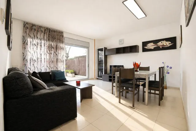 Vivienda exclusiva en Barenys: 2 terrazas, piscina y parking - foto 3