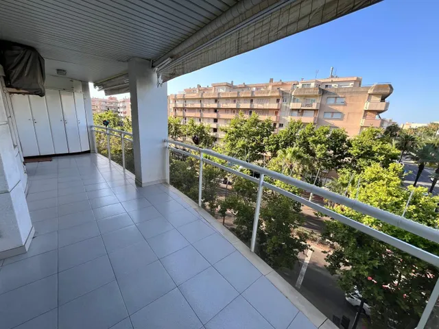 APARTAMENTO DE 2 DORMITORIOS EN PLAZA DE EUROPA. ED. ROYAL. — 5