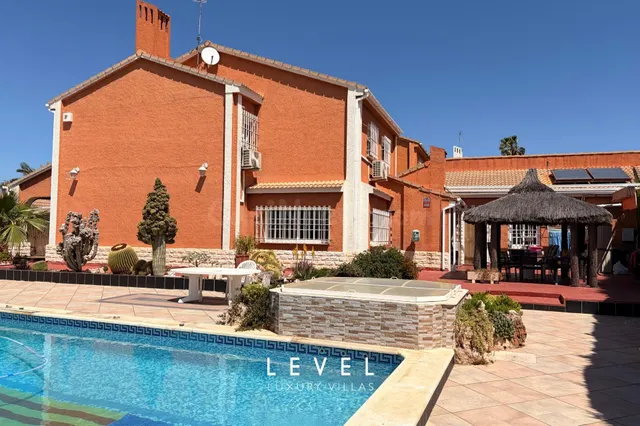 Exclusiva vivienda independiente con piscina y jacuzzi en Sa