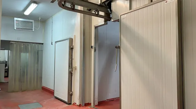 Venta de restaurante y fábrica de embutidos — 40
