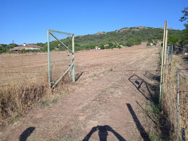 Parcela 2.500 m2, con acceso directo carretera. - foto 4